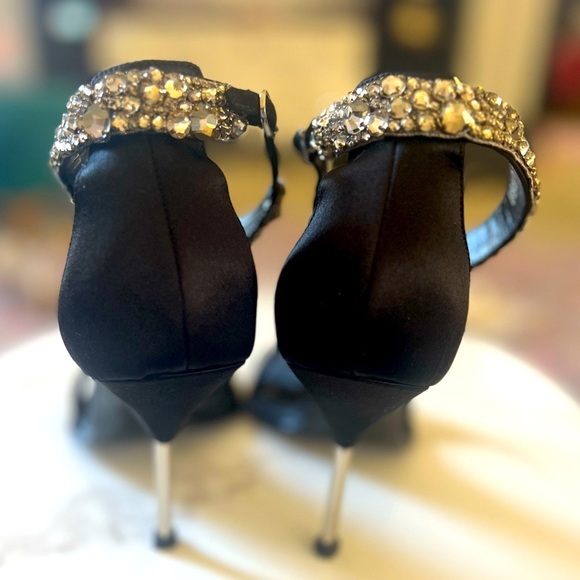 Alexander McQueen, Spring/Summer 2022, retails at $1190. - Picture 3 of 6